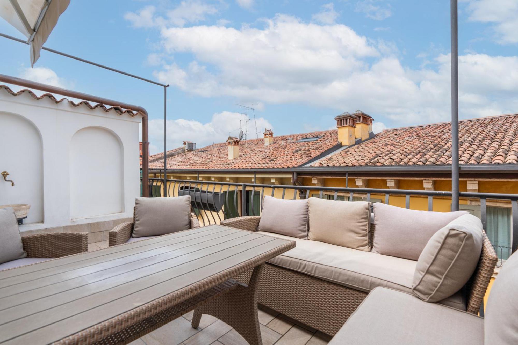 Domus Verona - Ampia Residenza Filippini A Pochi Passi Dall'Arena Екстериор снимка