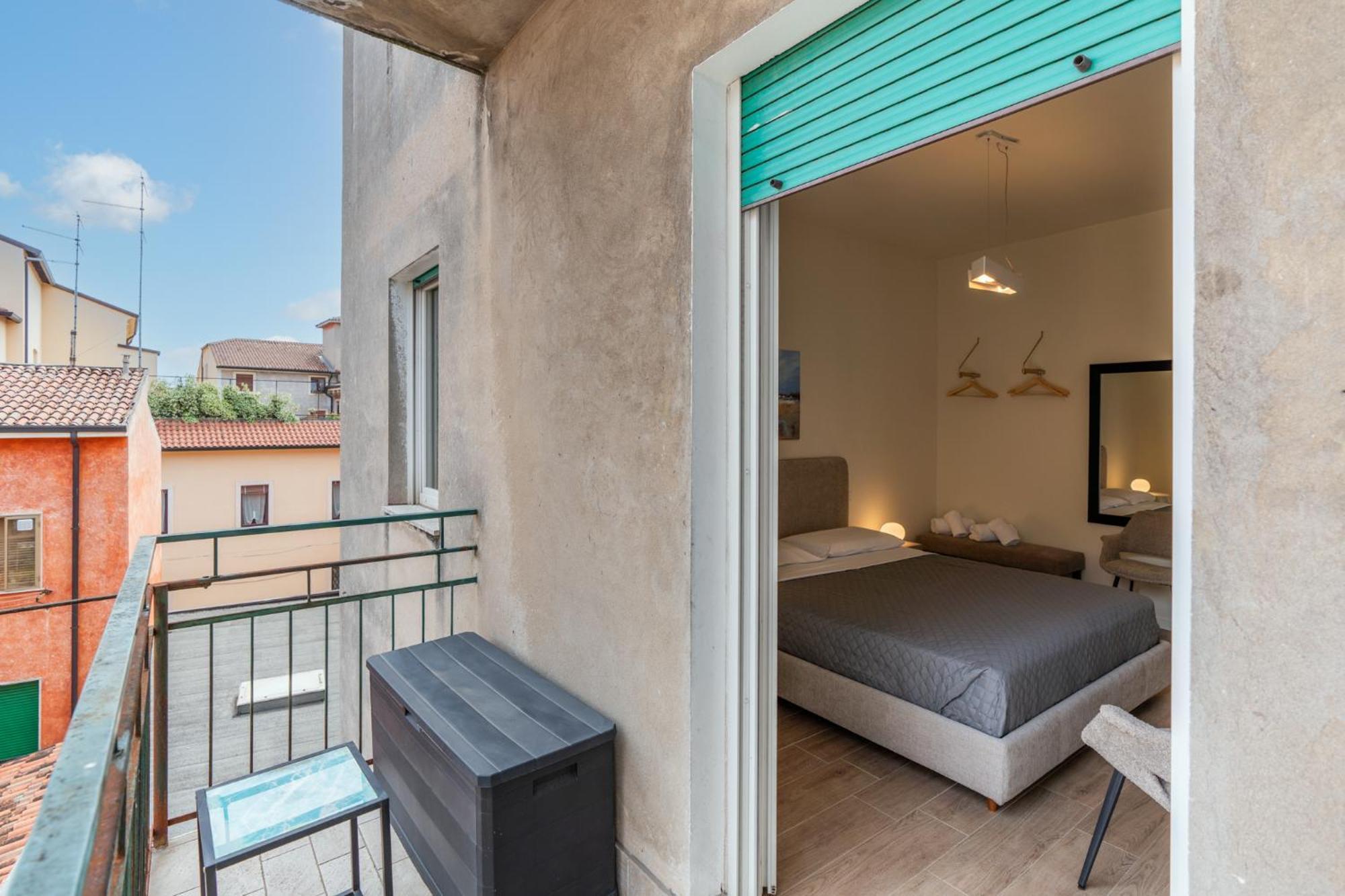 Domus Verona - Ampia Residenza Filippini A Pochi Passi Dall'Arena Стая снимка